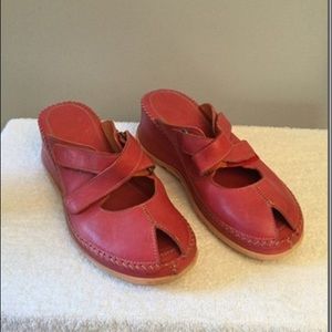 Eject Leather Raspberry Red Sandals Size 38